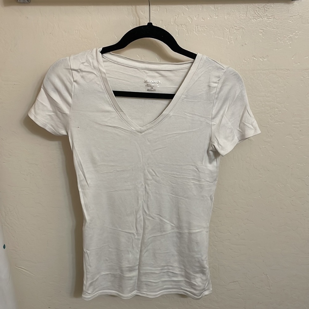 Simple white V neck Tee